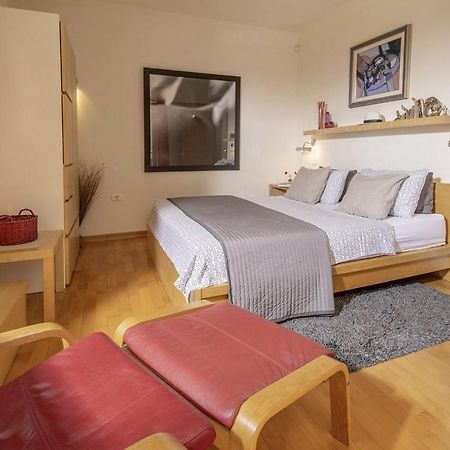 Villa Emili In Medulin - Haus Fuer 4-5 Personen Buitenkant foto