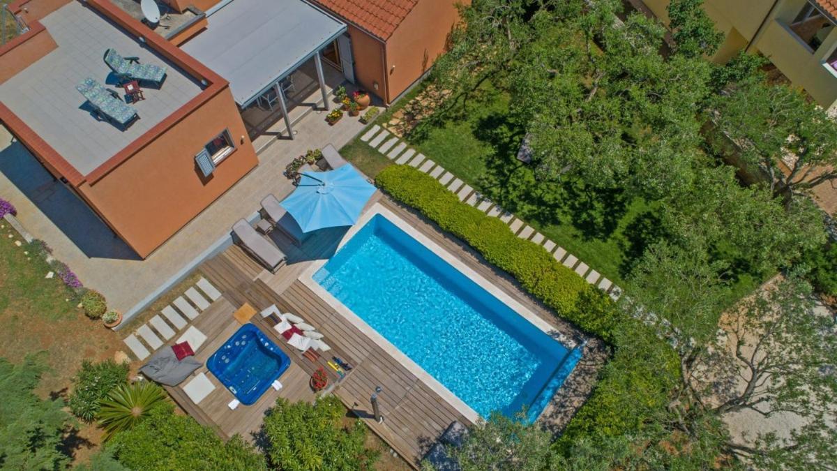 Villa Emili In Medulin - Haus Fuer 4-5 Personen Buitenkant foto