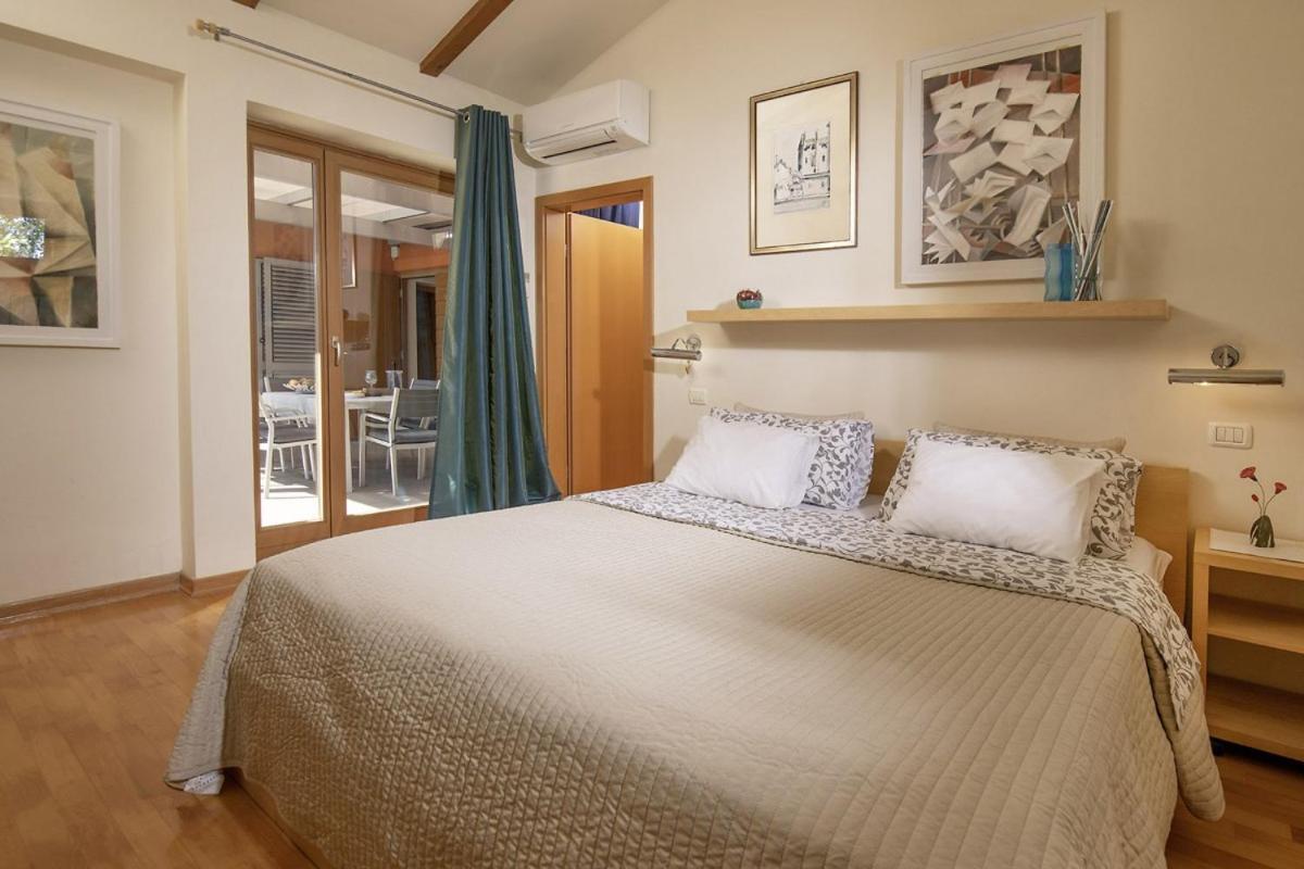 Villa Emili In Medulin - Haus Fuer 4-5 Personen Buitenkant foto