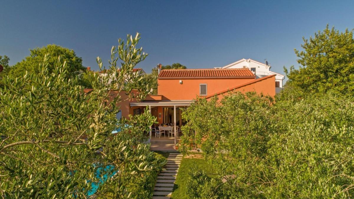 Villa Emili In Medulin - Haus Fuer 4-5 Personen Buitenkant foto