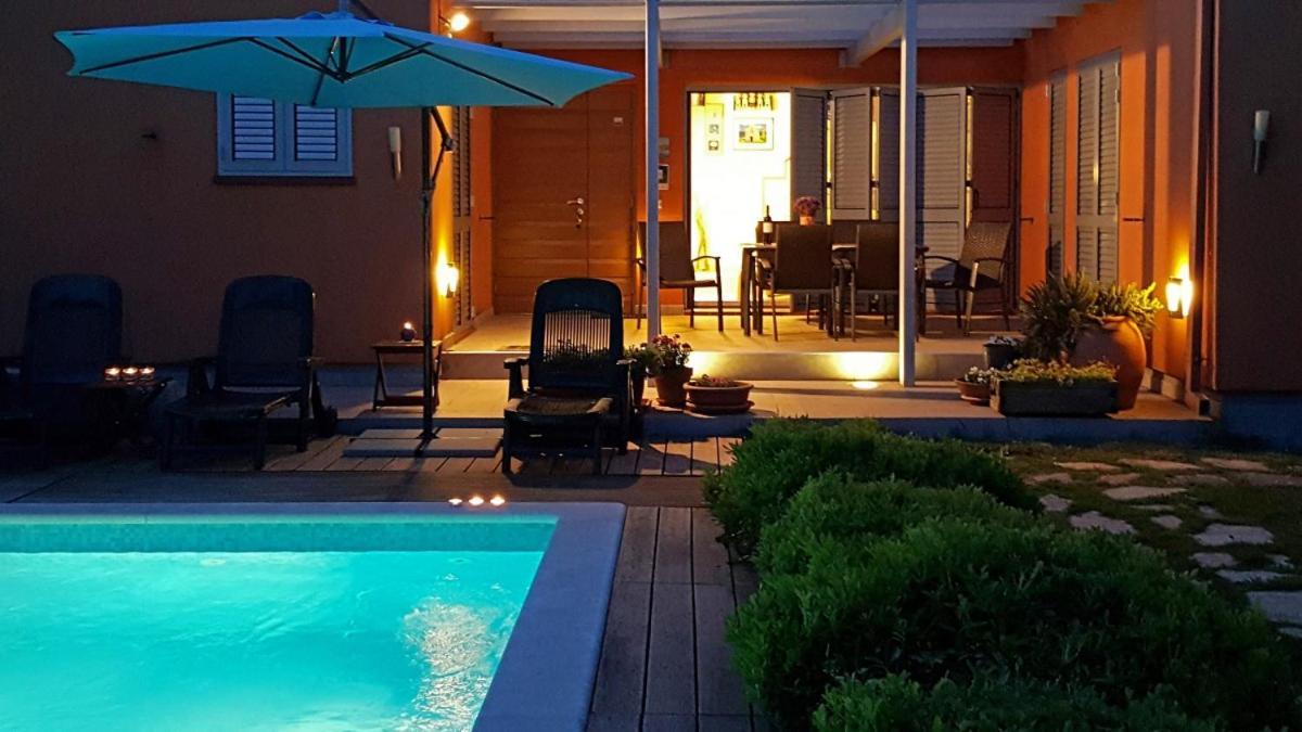 Villa Emili In Medulin - Haus Fuer 4-5 Personen Buitenkant foto